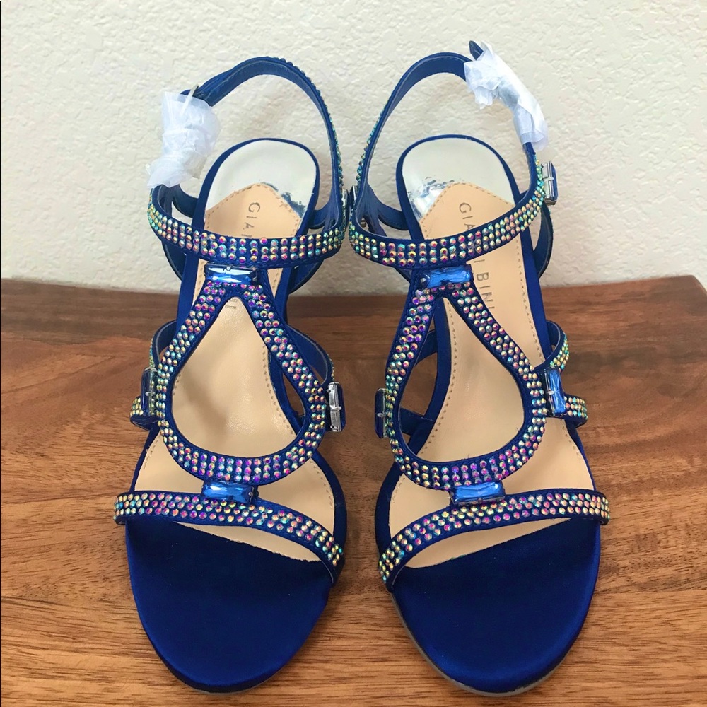 Electric blue Gianni Bini fancy heel. Brand new!